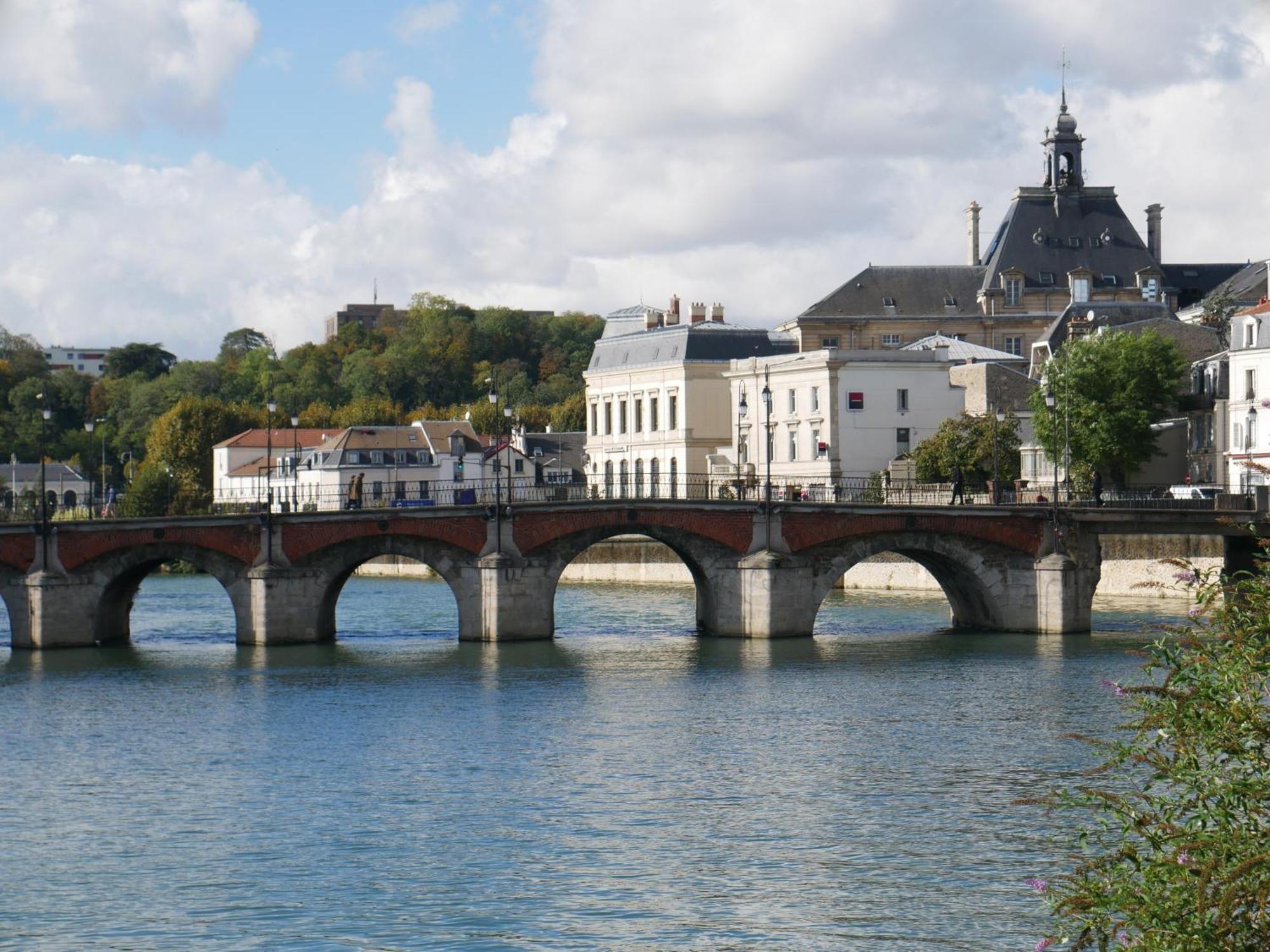 Spicy - Sejour Insolite Sur La Marne Meaux Bagian luar foto